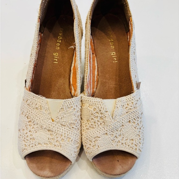Madden Girl Cream Crochet Wedge Shoes size 8 - Picture 4 of 12